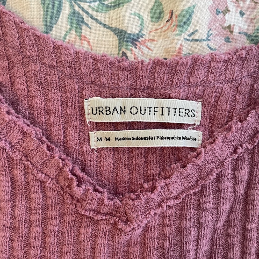 Urban Outfitters Pink Crop Tank Top - Size Medium - Picture 3 of 3